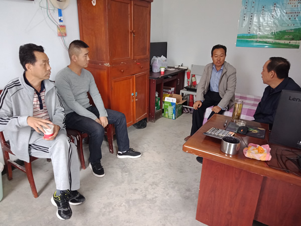 隴運(yùn)集團(tuán)公司黨委書記、董事長李寅祥同志深入琵琶鎮(zhèn)寧強(qiáng)村開展幫扶工作