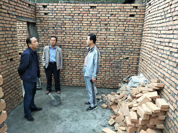 隴運(yùn)集團(tuán)公司黨委書記、董事長李寅祥同志深入琵琶鎮(zhèn)寧強(qiáng)村開展幫扶工作