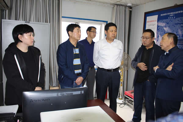 市交通運(yùn)輸局黨組副書記、市運(yùn)管局局長何濤一行到隴運(yùn)集團(tuán)公司檢查國慶節(jié)前安全生產(chǎn)工作