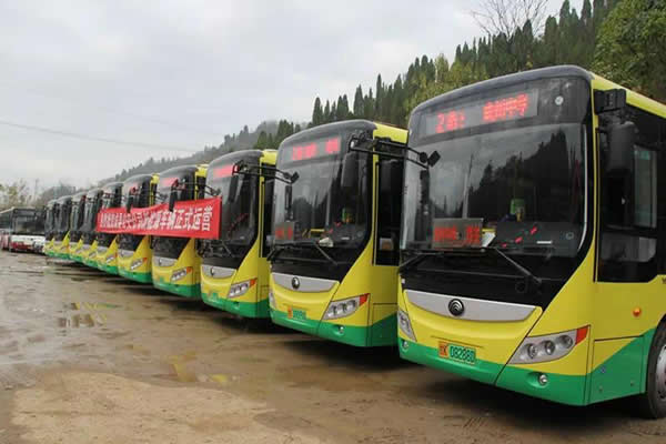 隴運集團(tuán)成縣公交公司新能源公交車投入運營