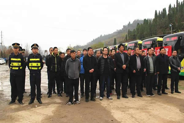 隴運集團(tuán)成縣公交公司新能源公交車投入運營