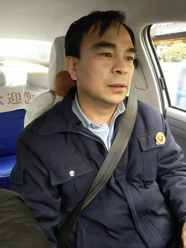 【拾金不昧】為隴運集團潤祥出租車公司駕駛員“王劉德”點贊??!