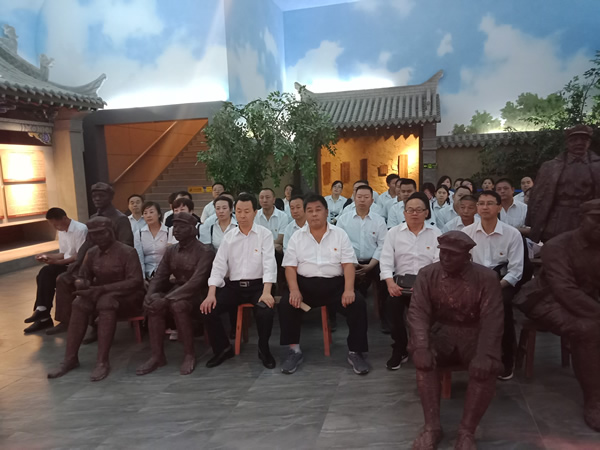 隴運(yùn)集團(tuán)公司黨委開展“不忘初心、牢記使命”紀(jì)念建黨98周年主題黨日活動(dòng)