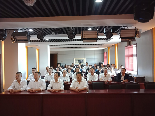 隴運(yùn)集團(tuán)公司黨委開展“不忘初心、牢記使命”紀(jì)念建黨98周年主題黨日活動(dòng)