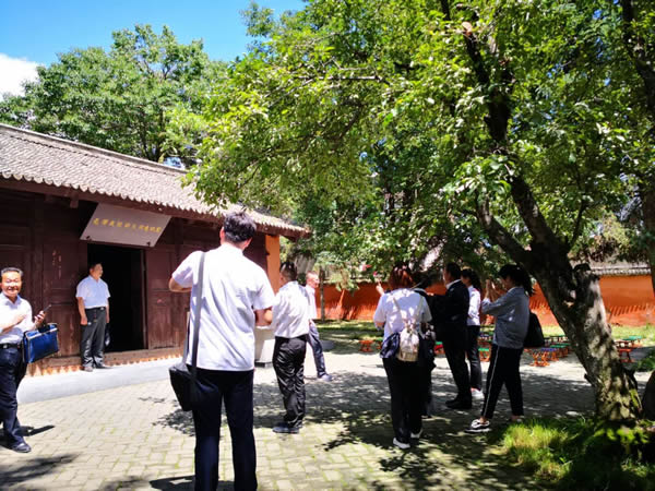 隴運(yùn)集團(tuán)公司黨委開展“不忘初心、牢記使命”紀(jì)念建黨98周年主題黨日活動(dòng)