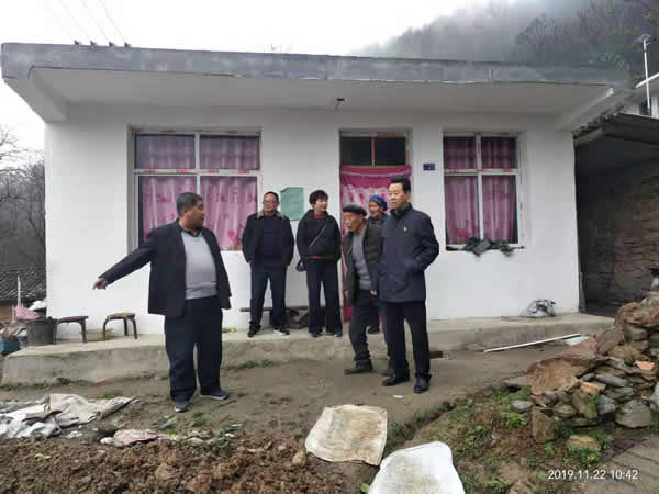 隴運(yùn)集團(tuán)公司開展“解難題、辦實(shí)事、送溫暖”主題黨日活動(dòng)