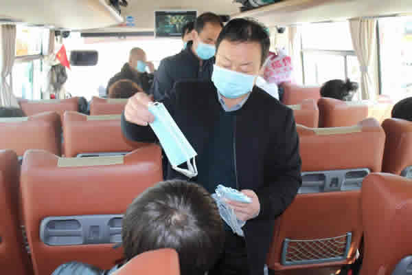 隴運集團開展定制(包車)業(yè)務 助力企業(yè)復工復產(chǎn)