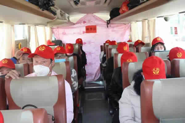 隴運集團開展定制(包車)業(yè)務 助力企業(yè)復工復產(chǎn)