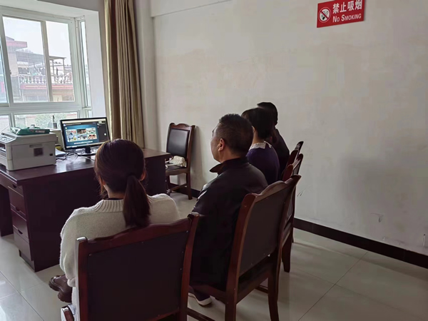 隴運(yùn)集團(tuán)公司職工收看2020-2021年度全國“安康杯”競賽活動(dòng)表彰暨經(jīng)驗(yàn)交流會(huì)