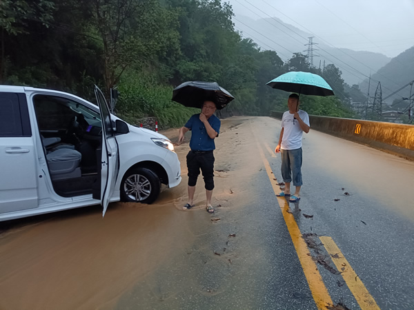 聞汛而動  主動作為 --隴運(yùn)集團(tuán)公司迅速行動全力做好防汛搶險(xiǎn)和運(yùn)輸保障工作