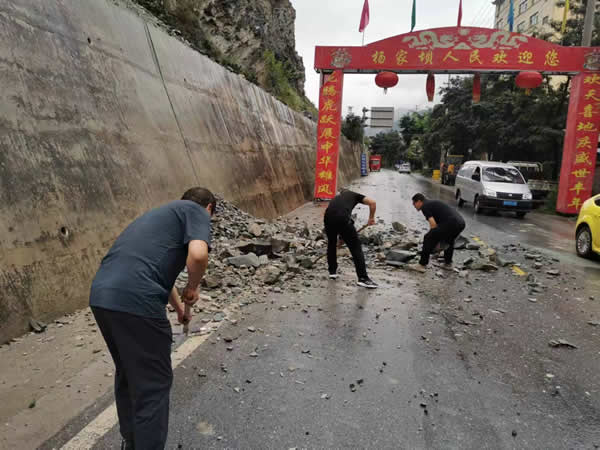 聞汛而動  主動作為 --隴運(yùn)集團(tuán)公司迅速行動全力做好防汛搶險(xiǎn)和運(yùn)輸保障工作