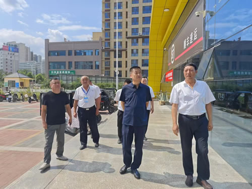 黨委書記、董事長(zhǎng)張宏偉在成縣片單位開展工作調(diào)研